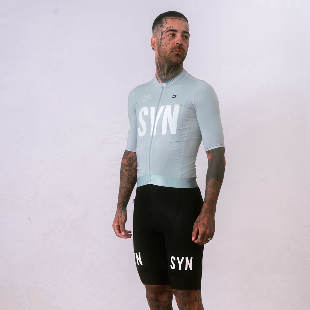 실버 그레이 반팔 사이클링 저지 및 턱받이 반바지 남성 - Cycling Bib Shorts 리뷰 및 가격